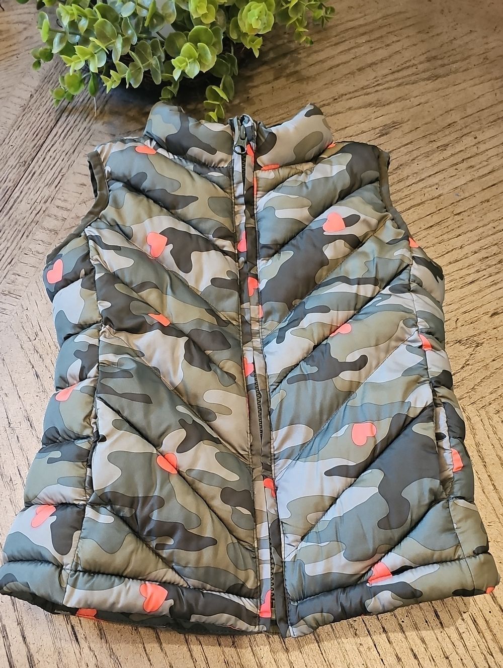 GAP Girls' Green Camo Puffer Vest with Pink Heart Accents Size S